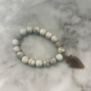 Kinsley armelle style beaded bracelet with arrowhead